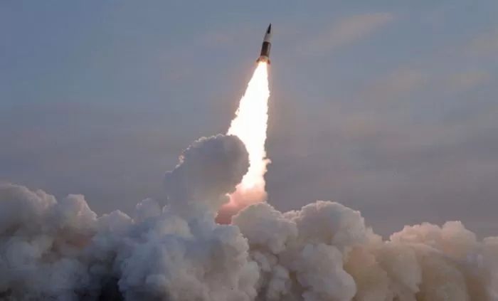 북한, 동쪽으로 탄도미사일 발사...한미정상회담 나흘만