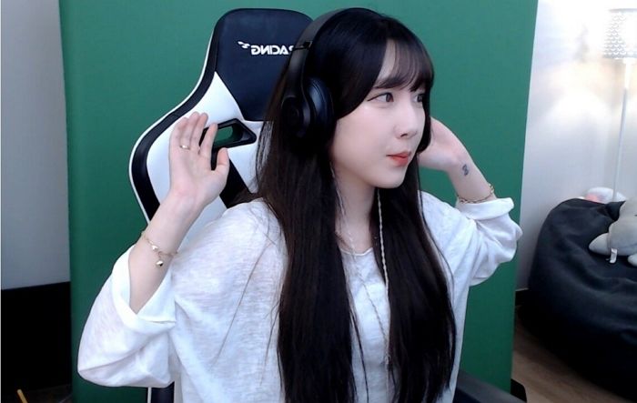 “미필 냄새난다”...아직 군대 안 간 저라뎃에게 여캠 BJ가 한 말