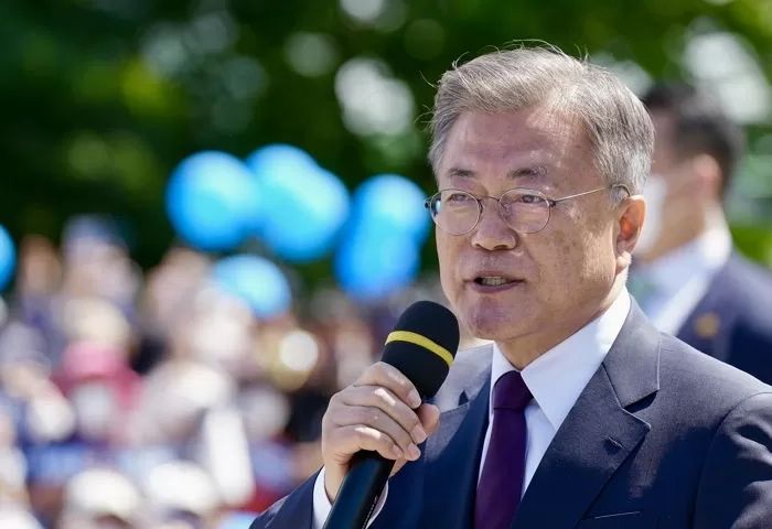 文 전 대통령 사저 마을 어르신 10명, 집회 소음으로 병원 진료