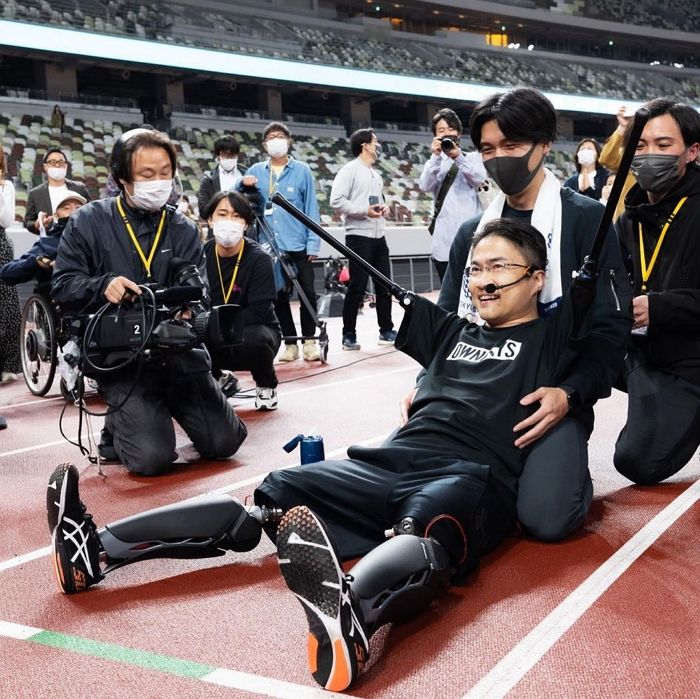로봇 의족 착용하고 100m 보행 성공한 ‘오체불만족’ 저자 오토다케