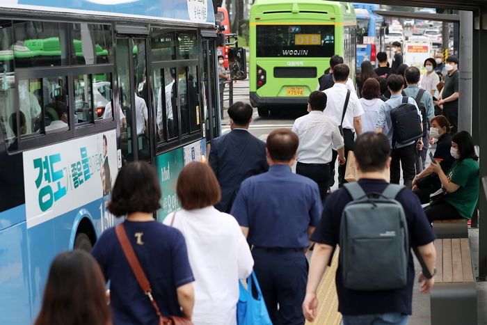 지하철·버스 통합정기권 추진...교통비 최대 38% 할인받는다