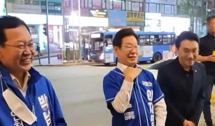 이재명, 손으로 목 그으며 ‘끽’...이준석 “제정신 아냐”