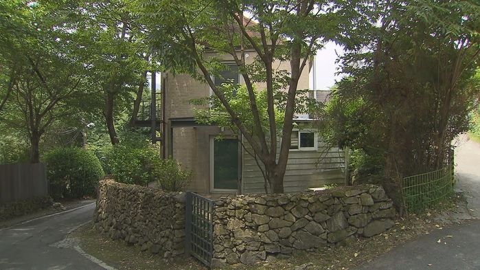 文 옛 사저 매입한 사람, 알고보니 박근혜·MB 집도 산 마리오아울렛 회장이었다