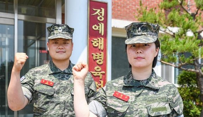 열차에서 ‘과호흡’으로 쓰러지기 일보직전 승객 응급처치해 구한 해병대 장교들