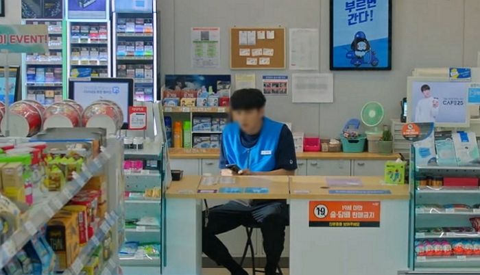 “편의점 폐기 음식 바구니째 들고 간 아저씨 때문에 알바 잘렸습니다”