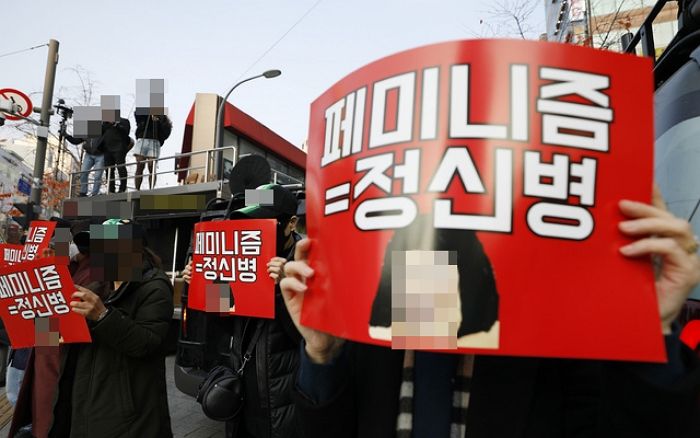 여대생들 “예전엔 페미니즘에 긍정적이었는데, 지금은 피로감 느낀다”