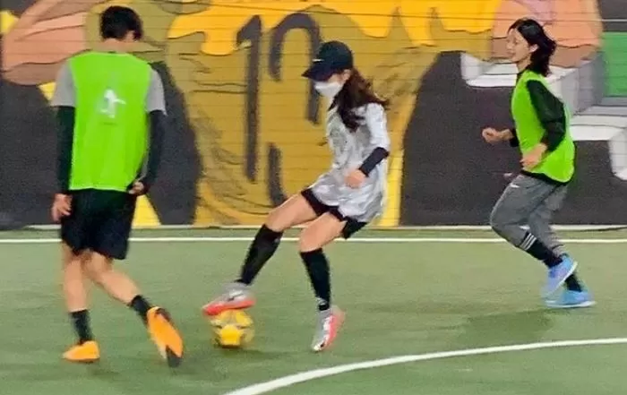 골때녀서 실력 갈고 닦더니 동네 풋살장서 아재들 농락중인 송소희 근황 (영상)