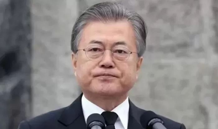 文 전 대통령, 사저 앞 ‘욕설 집회’ 보수단체 모욕·명예훼손 혐의 고소 검토