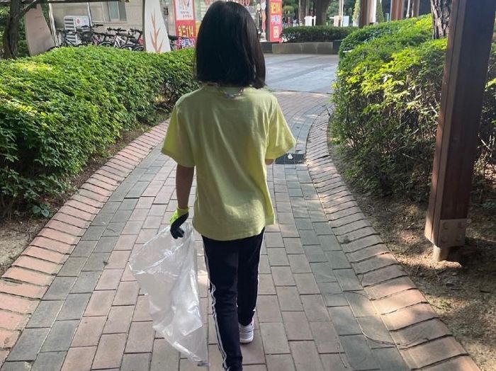 천사 같은 막내딸에게 이끌려 난생처음 ‘줍깅’을 경험한 아빠의 후기