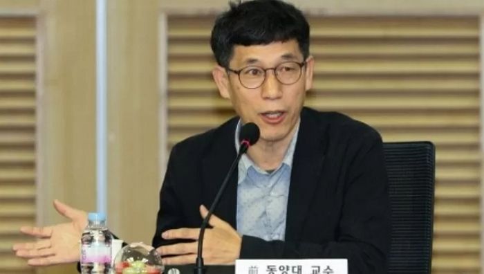 진중권 “文 사저 시위, 방조하는 게 더 악질...5년 뒤 윤 대통령도 똑같이 당할 것”