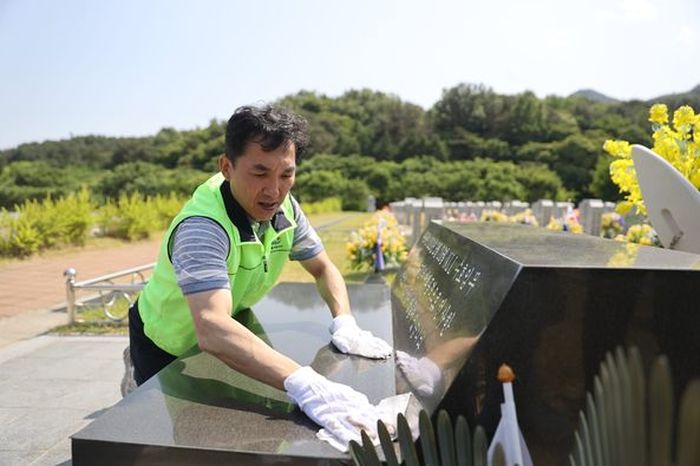최원일 천안함 함장 “전사자 비석 닦는 신임 보훈처장, 진정성 느껴져”