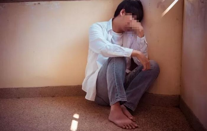 여초 커뮤니티 강제소환돼 매맞고 있는 ‘모쏠남’의 신세한탄글