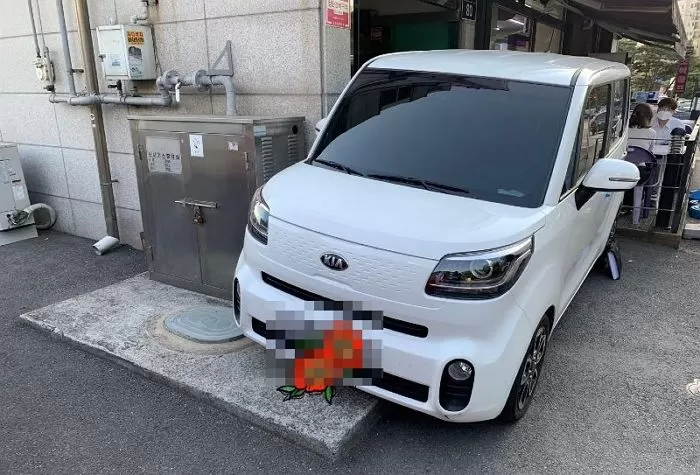 “미용실 건물 입구 막은 무개념 레이 운전자 때문에 오늘 하루 장사 망했습니다”