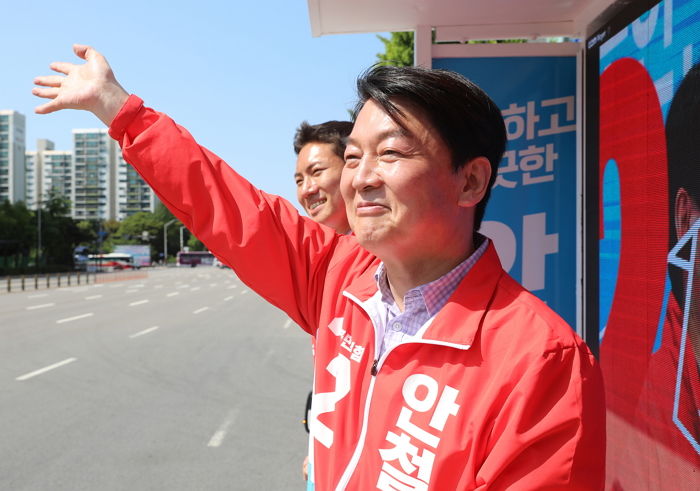 안철수, 당선 감사 인사 중 실신…“병원서 안정 취하는 중”