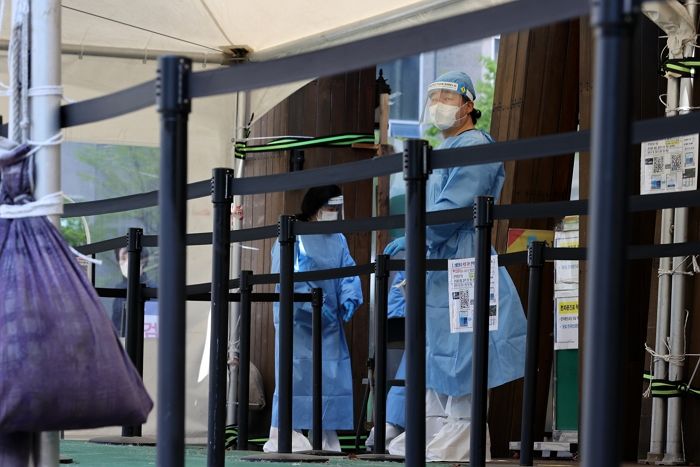 어제(2일) 하루 국내 코로나19 확진자 1만 2,542명...전날보다 2천여명 증가