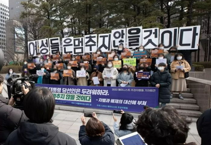 대선 이어 지방선거까지 국힘이 승리하자 20대 개딸들 사이에서 유행 중인 ‘4B운동’