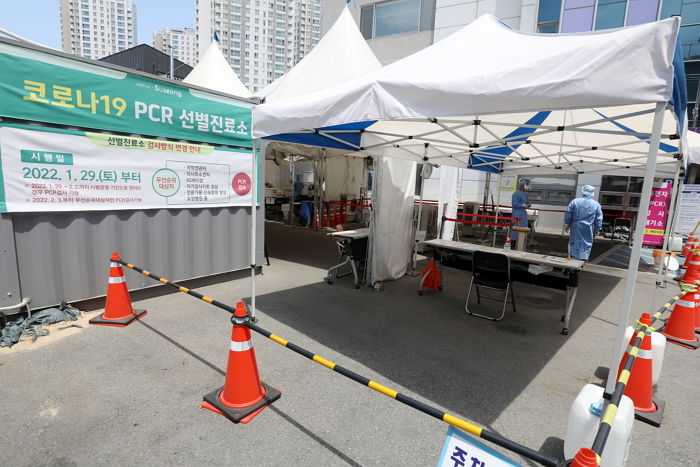 이틀 연속 1만명대 초반...어제(3일) 국내 코로나19 신규 확진자 1만 2,048명