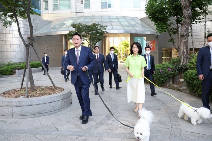 ‘윤대통령 자택 테러’ 예고글 쓴 대학생 “병사 월급 200만원 공약 안 지켜 불만”