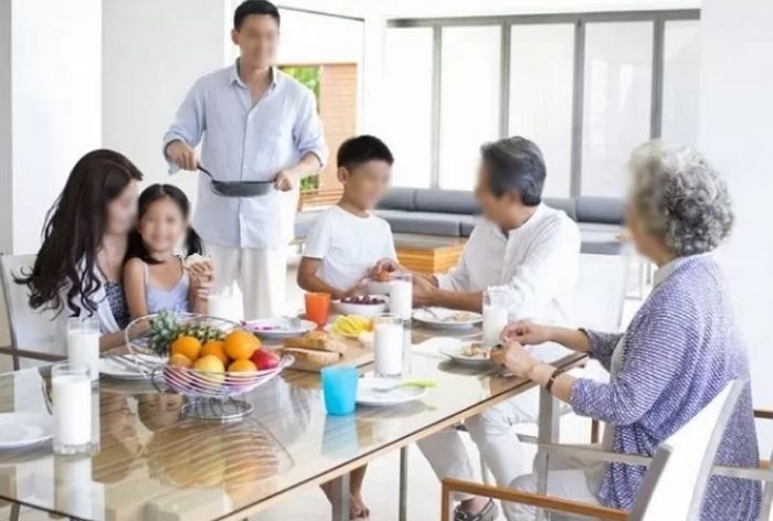 “우리 가족 밥 먹을 때 개인 ‘밥그릇·숟가락·물컵’ 쓰는데...유난 떠는 건가요?”