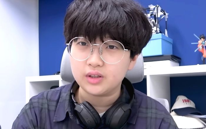올해 27살 됐는데 사람들이 ‘초등학생’ 같다고 신고해 ‘키즈 채널’ 될 위기 처한 유튜버