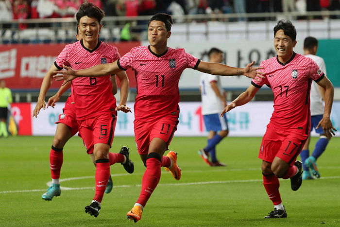 ‘황희찬 선제골’ 한국, 칠레에 1-0 리드 (전반 종료)