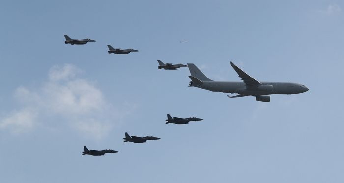 한미, 北 탄도미사일 도발에 F-35A 등 20대로 공중무력시위