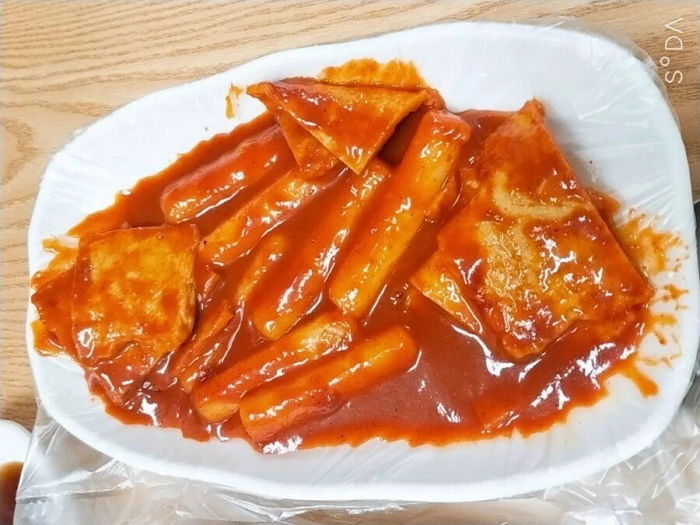 물가 폭등으로 ‘1인분 3천원’까지 오른 학교 앞 분식집 떡볶이 양을 본 요즘 애들의 반응