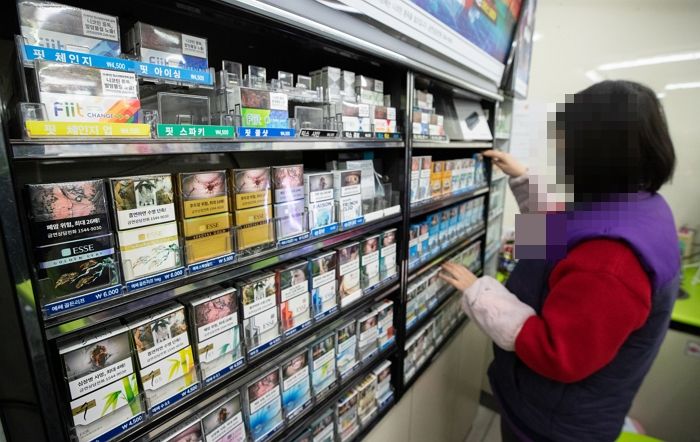 자영업자 절반 이상 “최저임금 경영에 부담...내년에 동결하거나 인하해야”