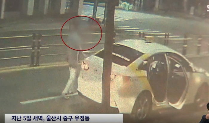 여성 택시기사 때리고 소변까지 본 만취 승객 (영상)