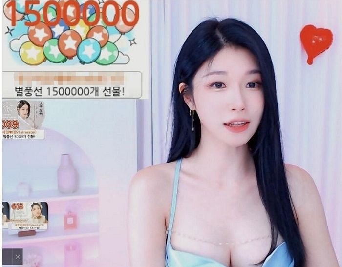 열혈팬에게 별풍선 1억 5천만원어치 한 번에 선물 받은 아프리카TV 여캠