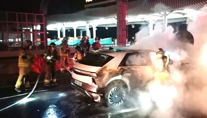 아이오닉5, 충돌 직후 ‘펑’ 폭발하더니 온도 800도까지 올라 탑승자 2명 사망