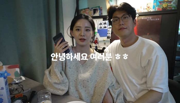 16살 차이 여직원과 알바 첫날부터 눈 맞아 연애 시작한 38살 유튜버 (영상)