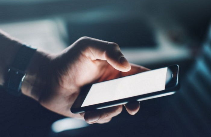 지적장애 여친에 폰 빌려달라 해 수백만원 소액결제한 20대 남성 징역형