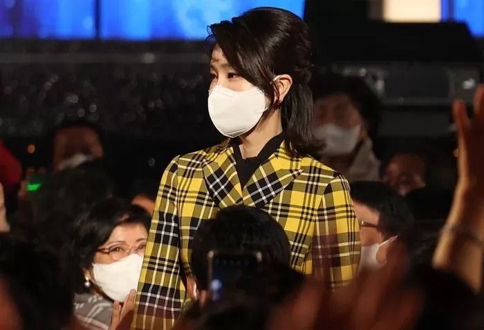 “칼귀 성형 혹은 켈로이드”...야권, 이번에는 김건희 여사 ‘귓불 성형설’ 제기