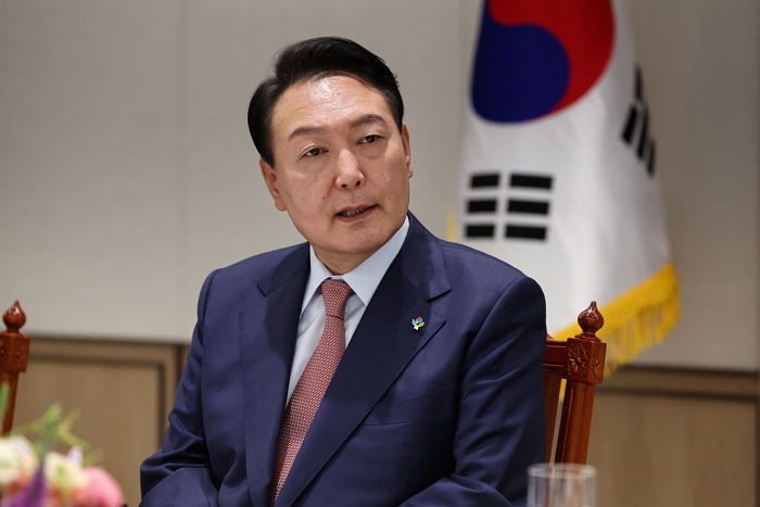 尹 대통령, 서초동 자택 앞 맞불시위에 “법에 따른 국민 권리”