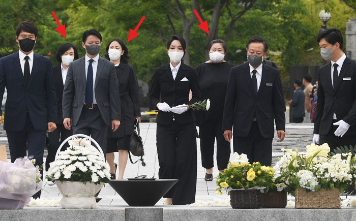 김건희 여사와 ‘봉하마을 예방’ 함께 한 여성 4명의 정체