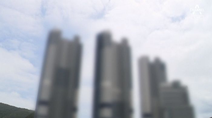 4월 입주했는데 지하주차장에 발목까지 ‘짠물’ 차오른 부산 초고층 신축 아파트 (영상)