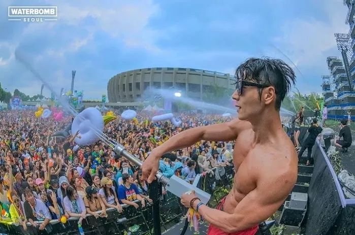“여친이 친구들과 ‘워터밤 페스티벌’ 가겠다는데 허락해줘도 괜찮을까요”