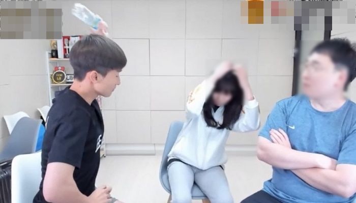 친한 여캠에게 “여관바리냐”라고 말했다가 곧바로 사과문 올린 BJ 시조새 (영상)