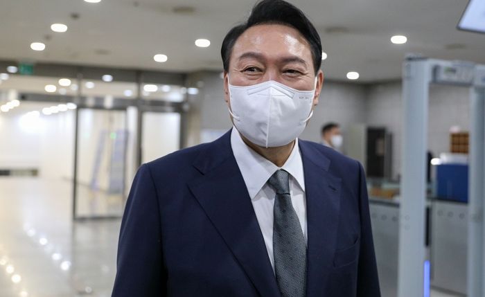 윤 대통령 지인 아들 용산 근무에 야당 “사적 채용”...대통령실 “악의적”