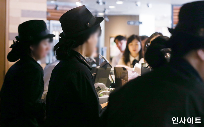 키오스크 쓰다 ‘X발’ 욕하는 아재 사과하게 만든 카페 알바생의 ‘진상 대처법’ (영상)