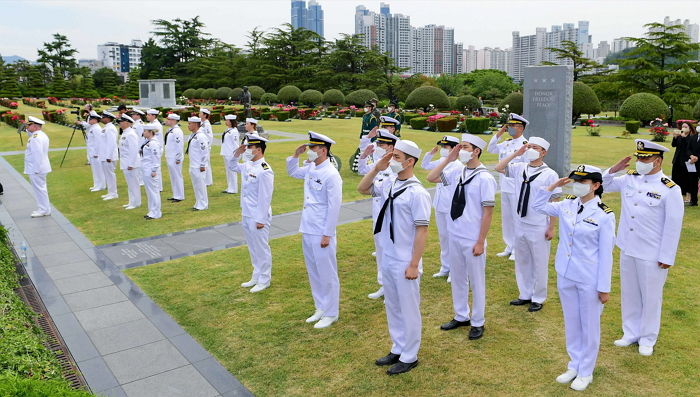 “한국에 묻히고 싶다”...19살에 ‘한국전쟁’ 참전한 캐나다 참전용사 부산에 잠든다