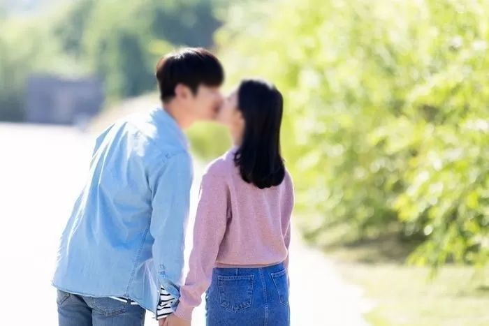 남자친구가 잘생길수록 사귀는 여성의 ‘식욕’ 폭발한다