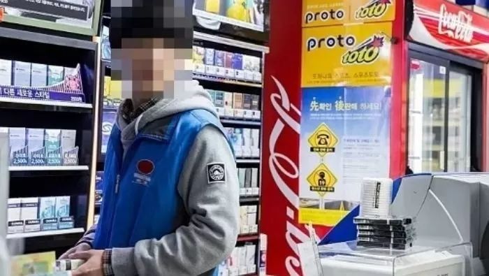 ‘급똥 신호’ 왔는데 매장에 손님 가득해 창고에 싸버린 편의점 알바생