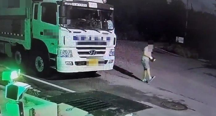 “광주서 야밤에 트럭 창문 깨고 태블릿PC 훔쳐 도망간 도둑을 찾습니다”