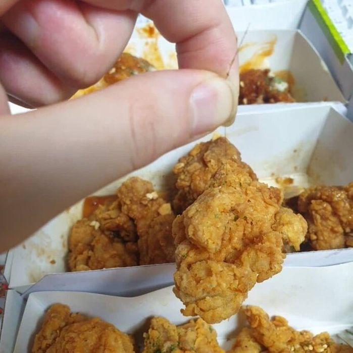 치킨에 머리카락 나와 별점 1개 줬더니 ‘블랙컨슈머’라며 사과 전화하라는 사장