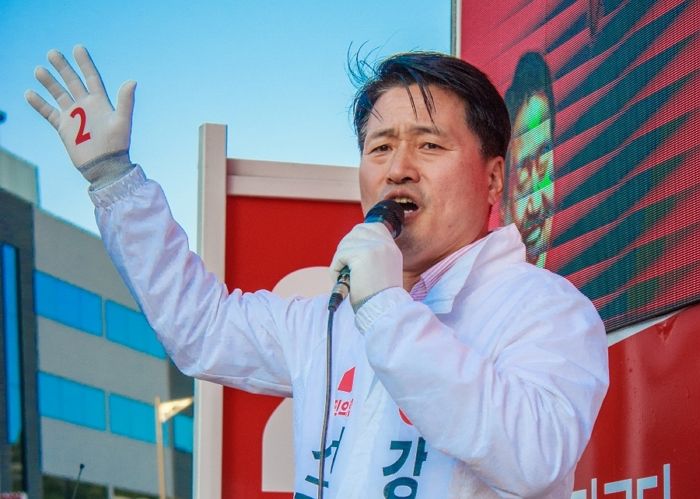 “부모가 문 안 열어줘요” 경찰에 부모 신고한 아들...아빠는 구청장 당선인