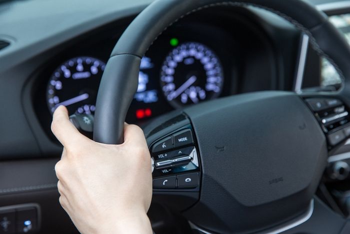 불륜 현장 덮친 남편 차에 매달고 달려 다치게 한 내연남이 법정에서 한 ‘변명’