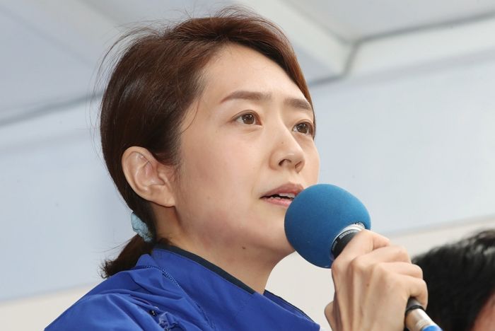 “난 무엇을 위해 싸우고 있나”...고민정이 새벽에 올린 SNS 감성글