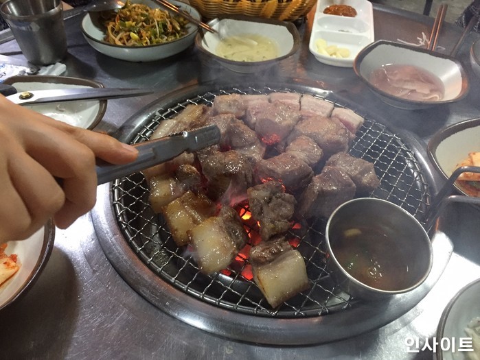 “엄마가 비싸다고 삼겹살 반찬 안 해줘요”...식비 ‘월 100만원’ 시대 열렸다